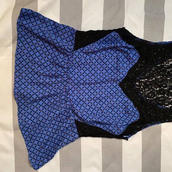 Greylin Sleeveless Lace Back Top - Picture 7 of 8